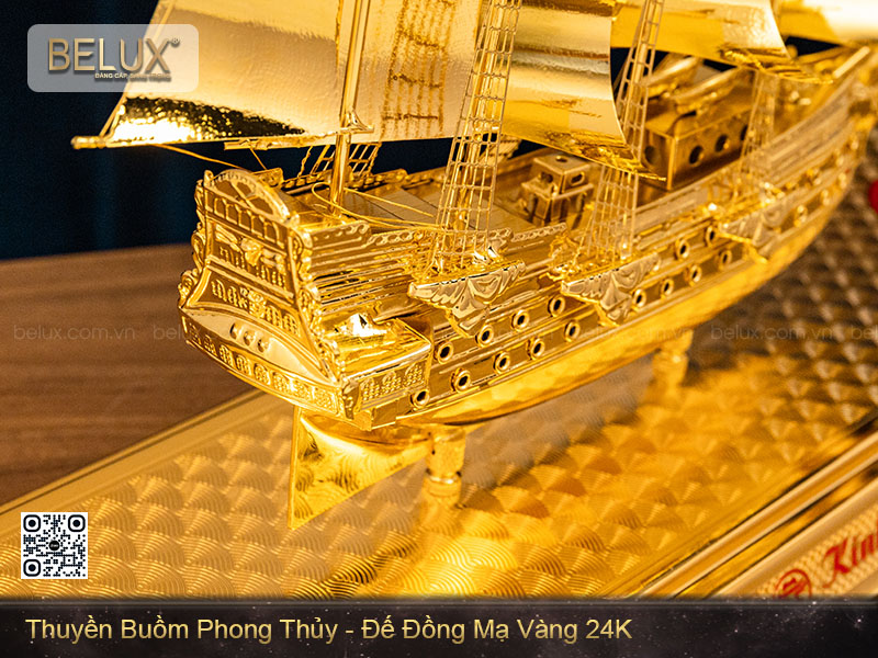 Thuyền buồm đế đồng mạ vàng 24k
